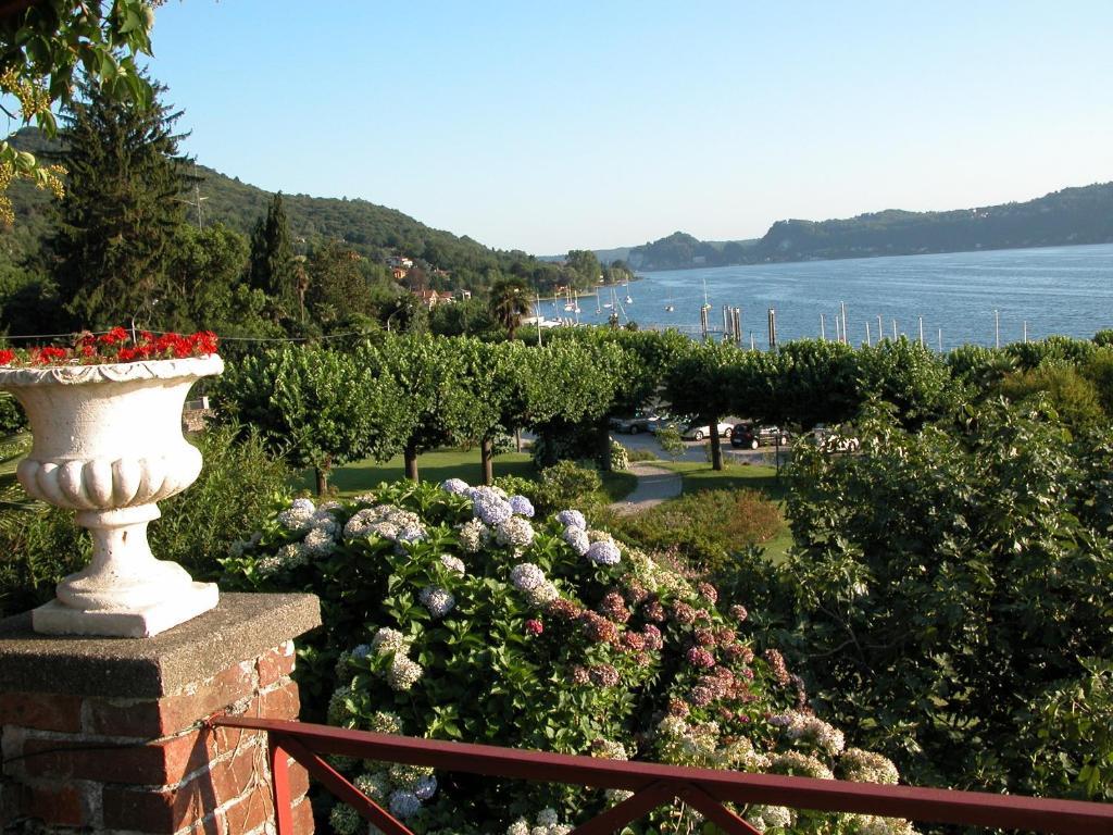 Il Sole Di Ranco Hotel ภายนอก รูปภาพ